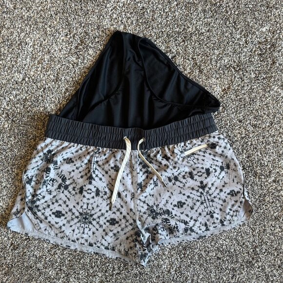 Vuori Clementine Athletic Shorts Grey Shibori - Picture 6 of 9